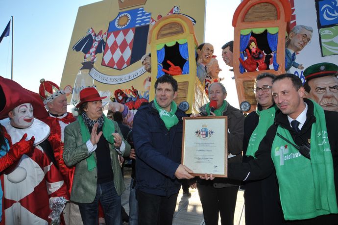 Ingrandisci la foto
